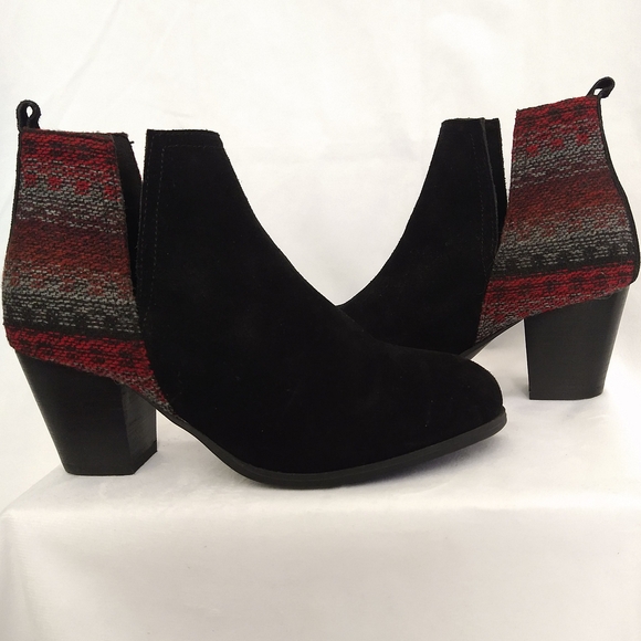Minnetonka Mari Suede Black And Red Slip-on Ankle Bootie, size 7.5 - Picture 2 of 8